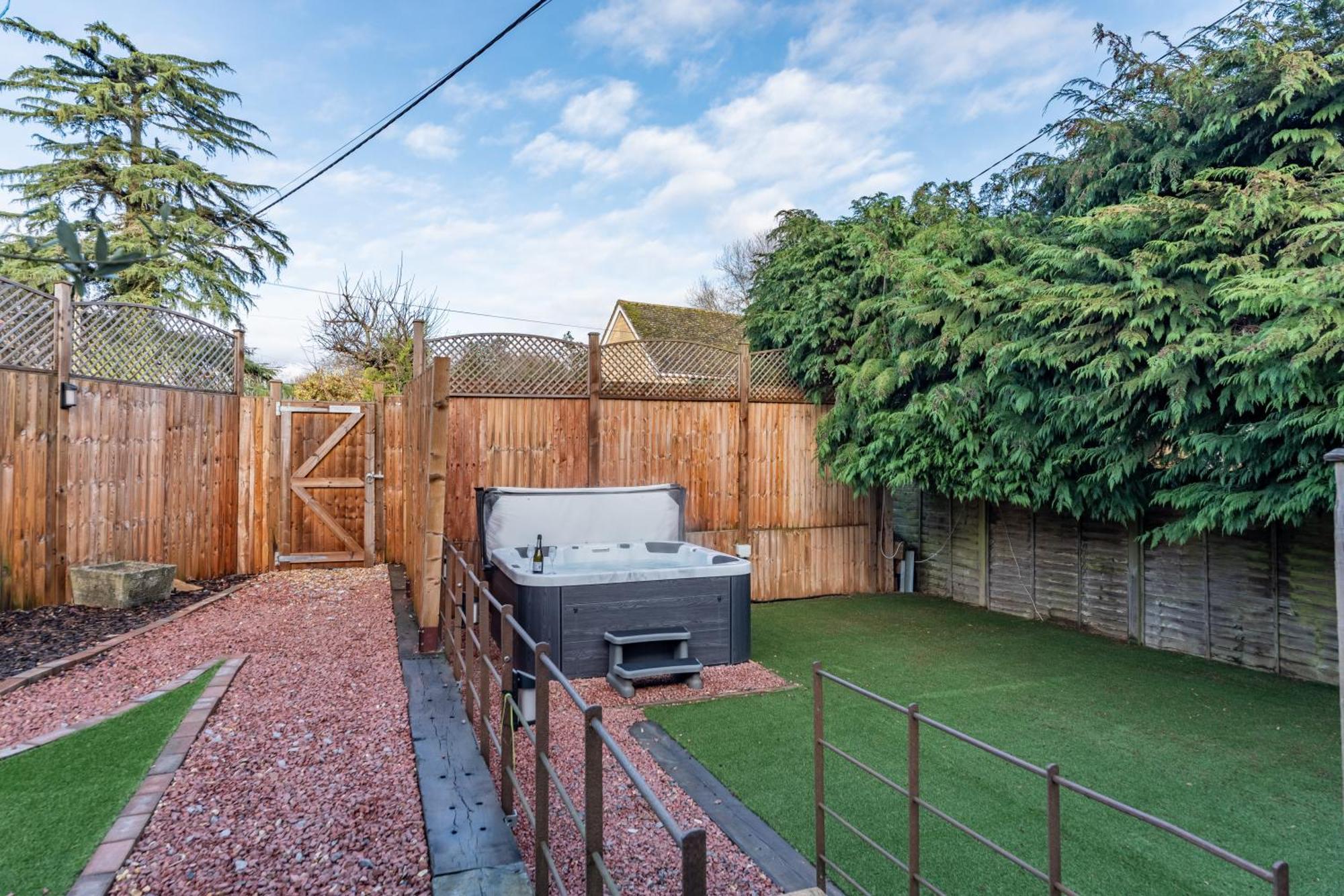 Cotswold Holiday Let With Hot Tub - The Old Garage Chipping Norton Exterior photo